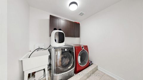 Photo 42 at 19 Heaney Court, Bayview Northeast, Aurora