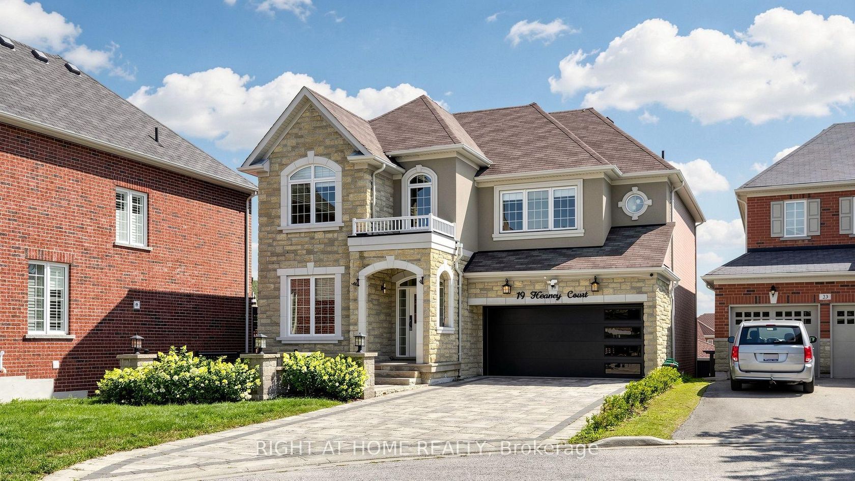 19 Heaney Court, Bayview Northeast, Aurora photo number 2