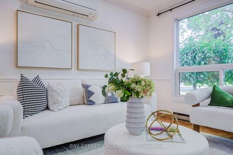 Photo 4 at 214 William Roe Boulevard, Central Newmarket, Newmarket