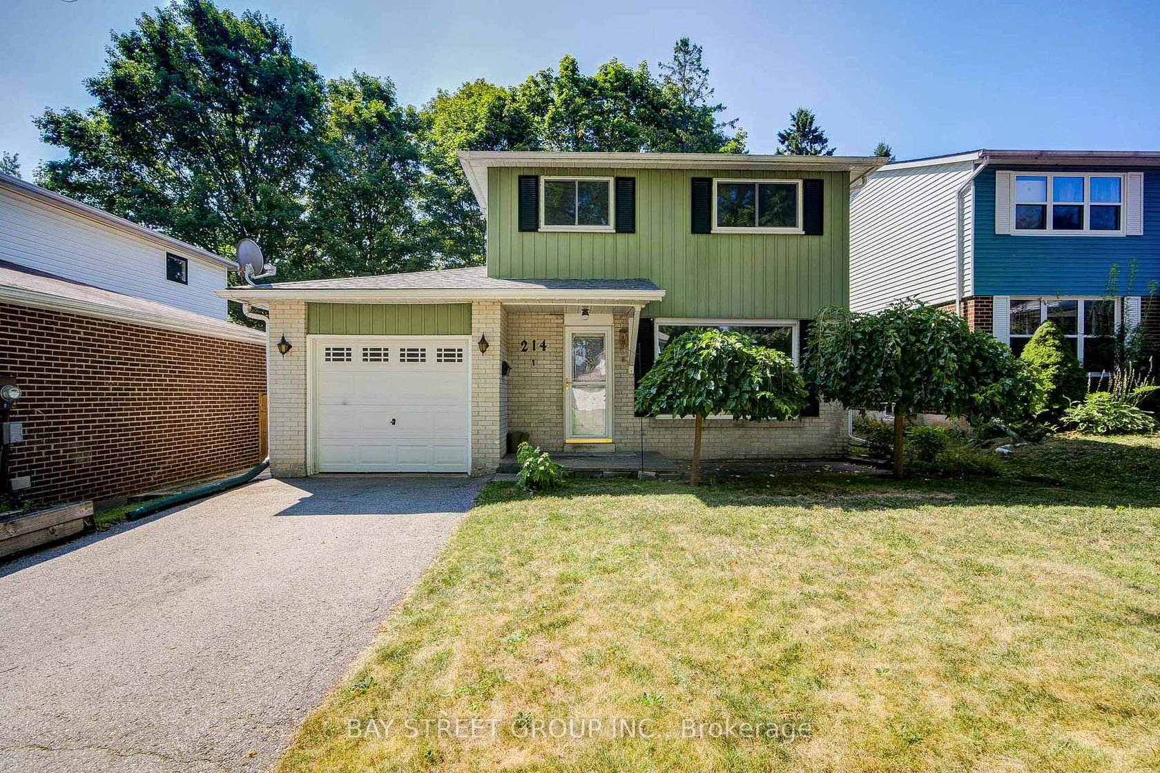 214 William Roe Boulevard, Central Newmarket, Newmarket photo number 2