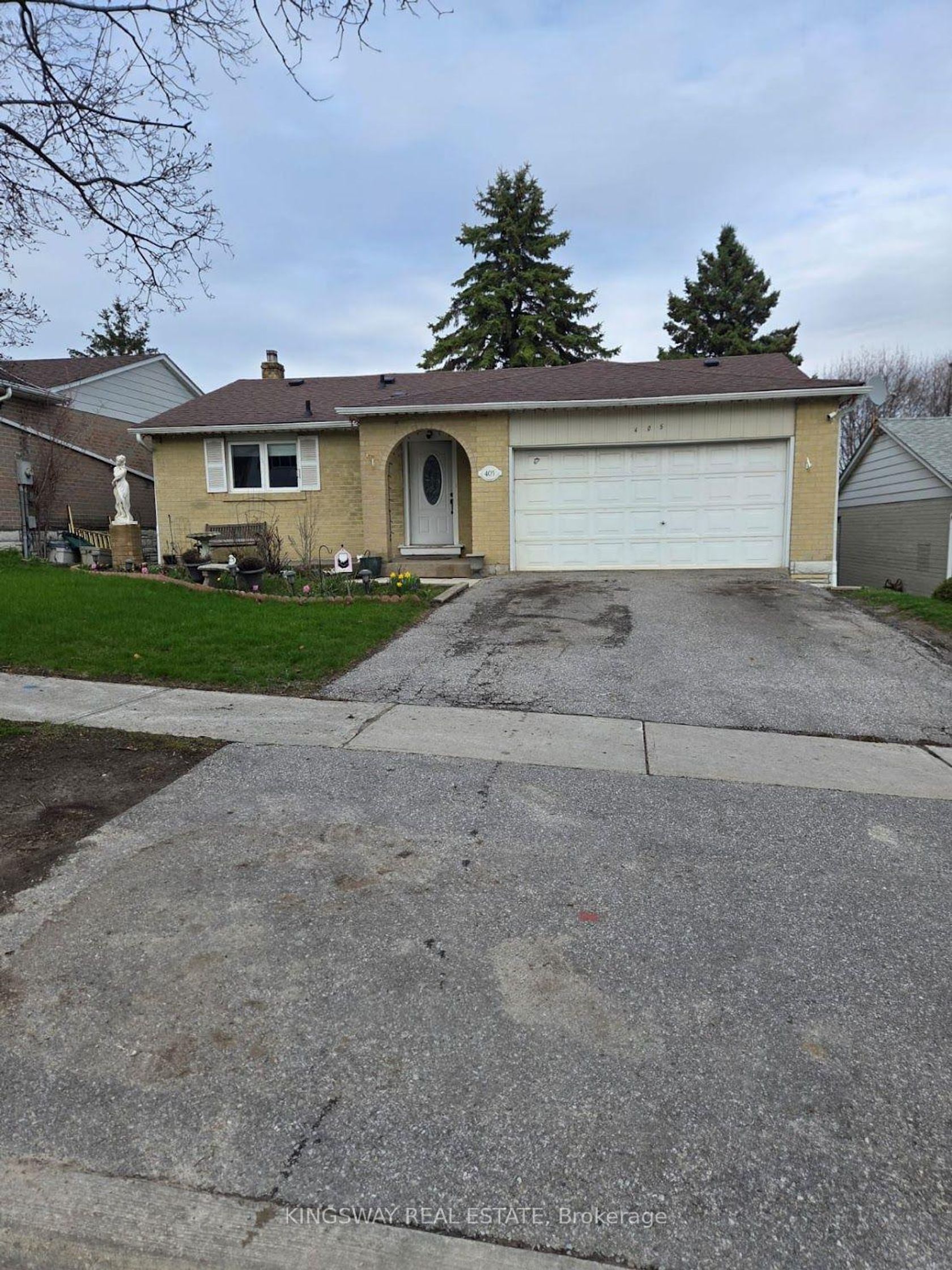 405 Dixon Boulevard, Central Newmarket, Newmarket photo number 2