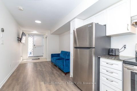 Photo 10 at 413 - 2789 Eglinton Avenue, Eglinton East, Toronto