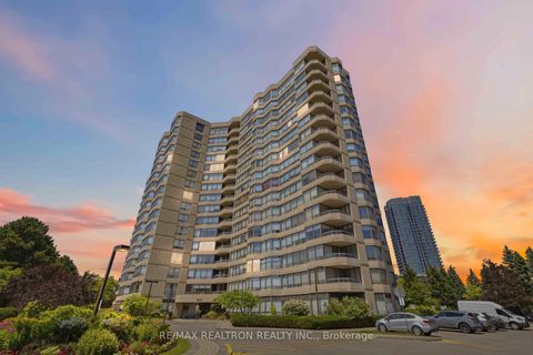 Photo 1 at 812 - 7420 Bathurst Street, Brownridge, Vaughan
