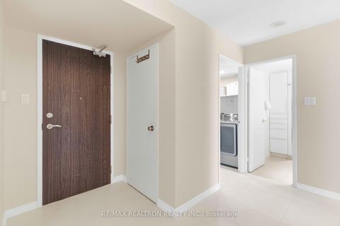 Photo 3 at 812 - 7420 Bathurst Street, Brownridge, Vaughan