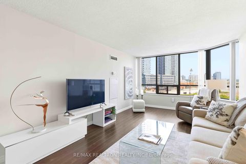 Photo 8 at 812 - 7420 Bathurst Street, Brownridge, Vaughan