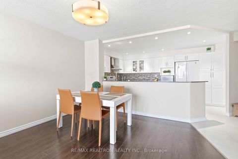 Photo 11 at 812 - 7420 Bathurst Street, Brownridge, Vaughan
