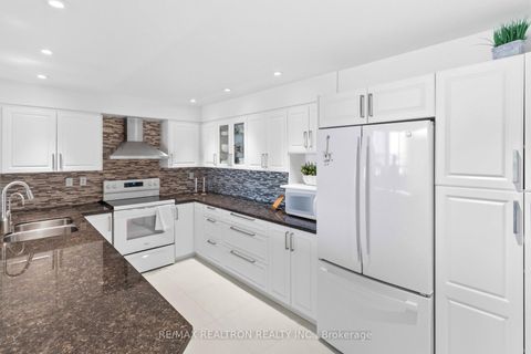 Photo 13 at 812 - 7420 Bathurst Street, Brownridge, Vaughan