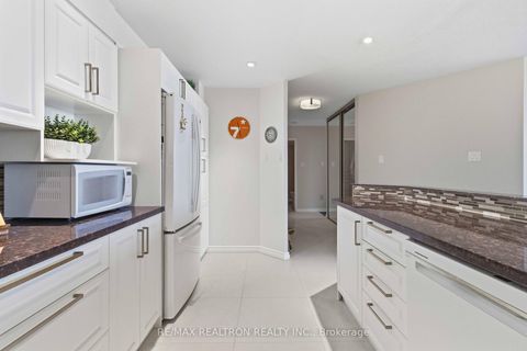 Photo 15 at 812 - 7420 Bathurst Street, Brownridge, Vaughan
