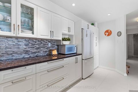 Photo 16 at 812 - 7420 Bathurst Street, Brownridge, Vaughan