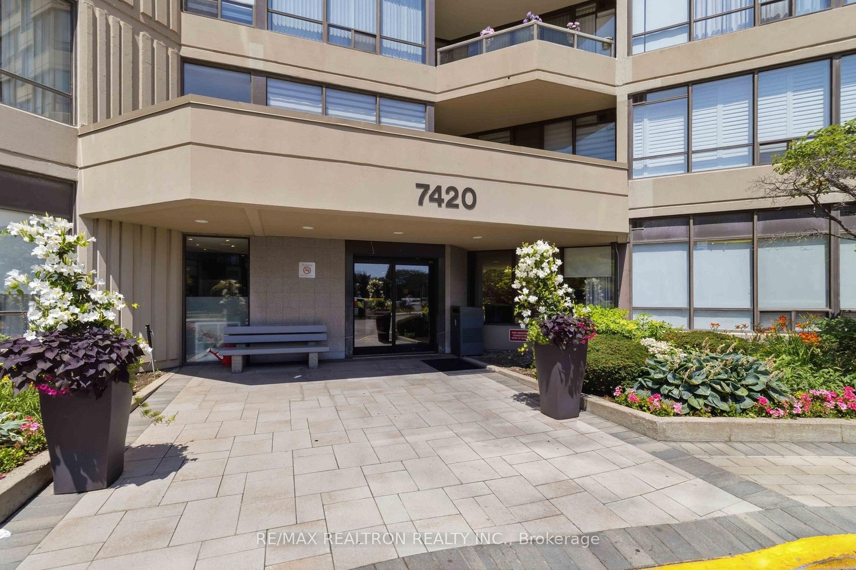 812 - 7420 Bathurst Street, Brownridge, Vaughan photo number 2