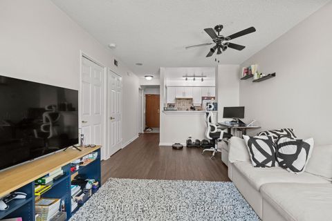 Photo 4 at 313 - 1 Lee Centre Drive, Woburn, Toronto