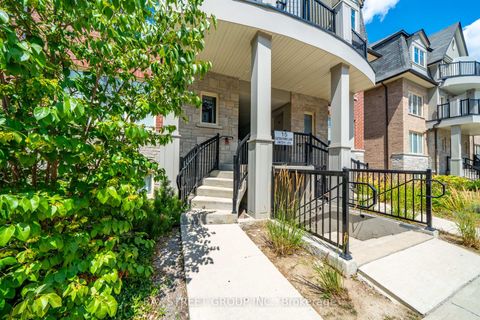 Photo 1 at 27 - 15 Eaton Park Lane, L'Amoreaux, Toronto
