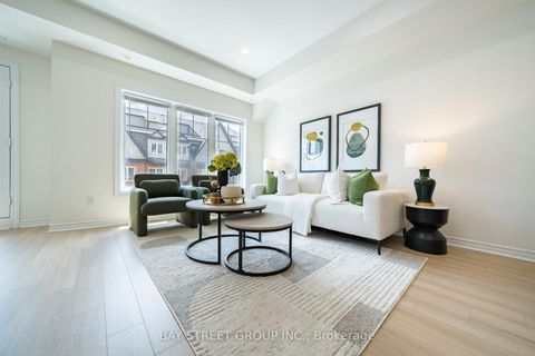 Photo 3 at 27 - 15 Eaton Park Lane, L'Amoreaux, Toronto