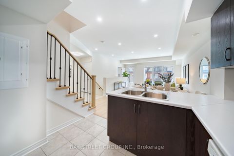 Photo 5 at 27 - 15 Eaton Park Lane, L'Amoreaux, Toronto