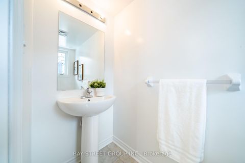 Photo 12 at 27 - 15 Eaton Park Lane, L'Amoreaux, Toronto