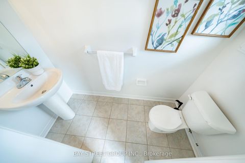 Photo 13 at 27 - 15 Eaton Park Lane, L'Amoreaux, Toronto