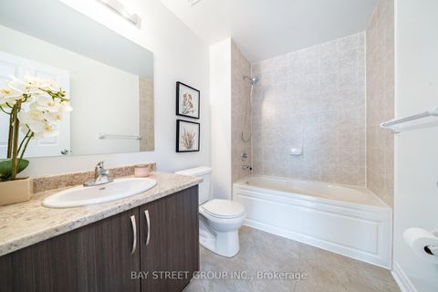 Photo 18 at 27 - 15 Eaton Park Lane, L'Amoreaux, Toronto