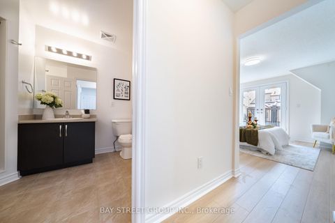 Photo 21 at 27 - 15 Eaton Park Lane, L'Amoreaux, Toronto