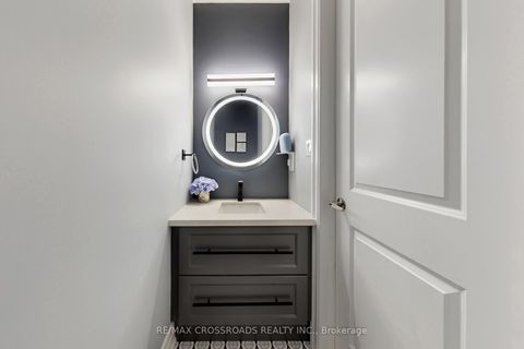 Photo 17 at 9 KINGKNOLL Crescent, Keswick South, Georgina