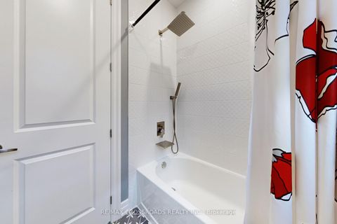 Photo 29 at 9 KINGKNOLL Crescent, Keswick South, Georgina