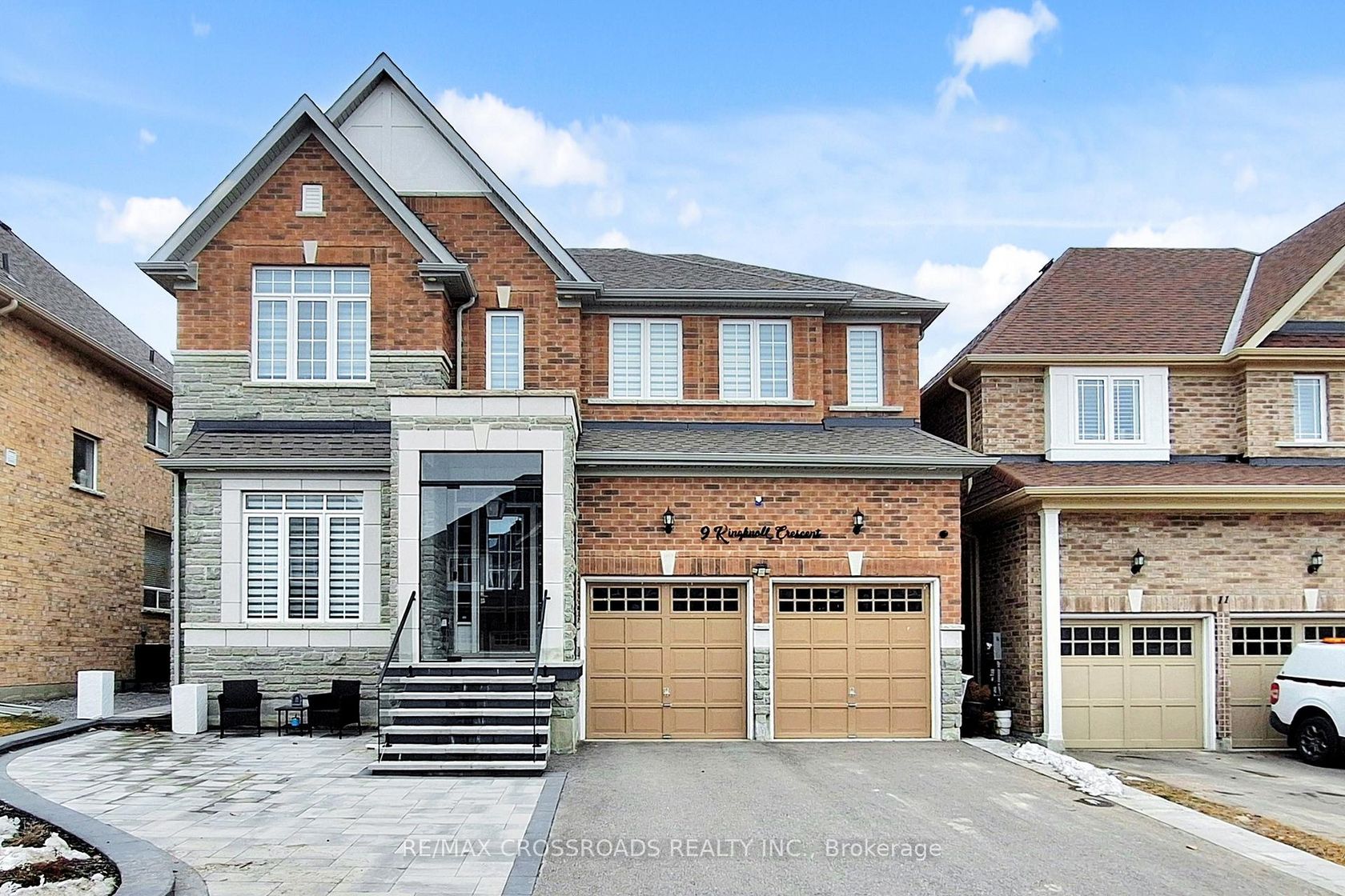 9 KINGKNOLL Crescent, Keswick South, Georgina photo number 2