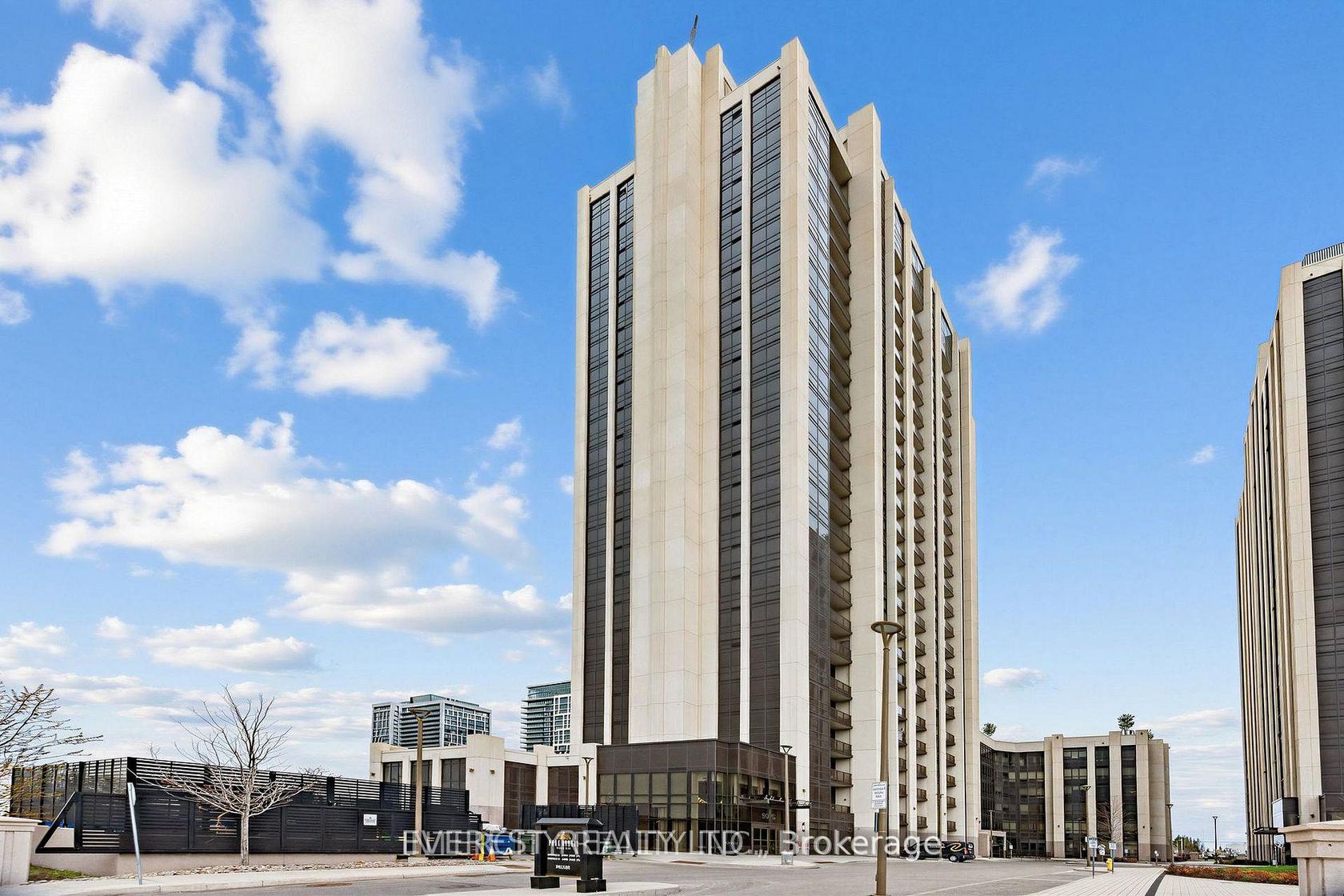 1706 - 9075 Jane Street, Concord, Vaughan photo number 2