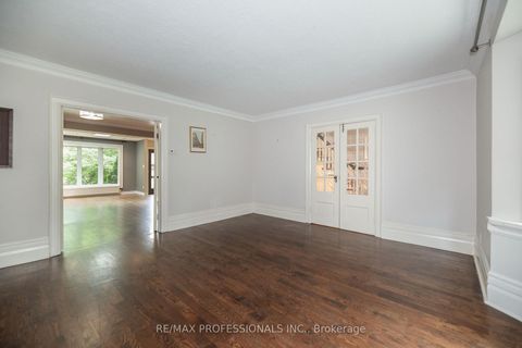 Photo 5 at 61 Grenview Boulevard N, Kingsway South, Toronto