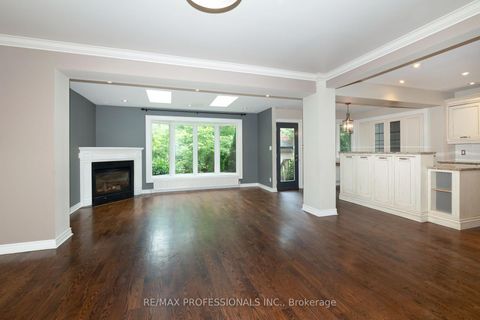 Photo 6 at 61 Grenview Boulevard N, Kingsway South, Toronto