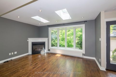 Photo 7 at 61 Grenview Boulevard N, Kingsway South, Toronto