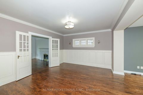 Photo 8 at 61 Grenview Boulevard N, Kingsway South, Toronto