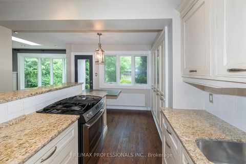 Photo 9 at 61 Grenview Boulevard N, Kingsway South, Toronto