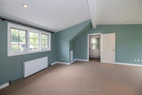 Photo 11 at 61 Grenview Boulevard N, Kingsway South, Toronto