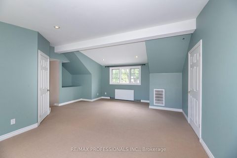 Photo 12 at 61 Grenview Boulevard N, Kingsway South, Toronto