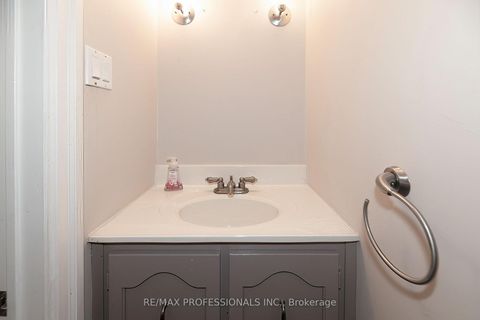 Photo 22 at 61 Grenview Boulevard N, Kingsway South, Toronto