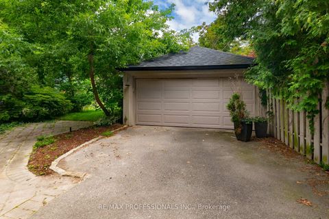 Photo 25 at 61 Grenview Boulevard N, Kingsway South, Toronto