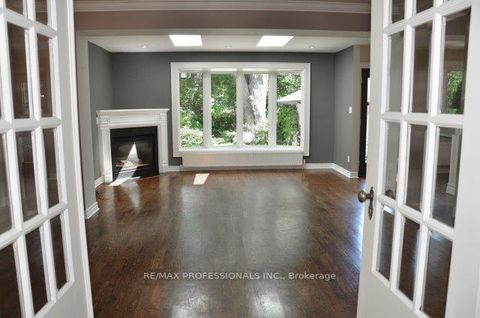 Photo 34 at 61 Grenview Boulevard N, Kingsway South, Toronto