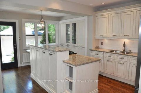 Photo 36 at 61 Grenview Boulevard N, Kingsway South, Toronto