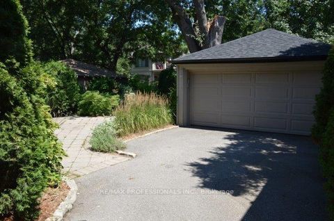 Photo 45 at 61 Grenview Boulevard N, Kingsway South, Toronto