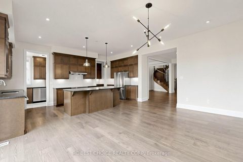 Photo 7 at 10 Ridgepoint Road, Kleinburg, Vaughan