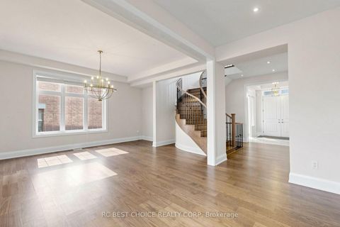 Photo 11 at 10 Ridgepoint Road, Kleinburg, Vaughan