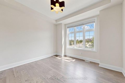 Photo 15 at 10 Ridgepoint Road, Kleinburg, Vaughan