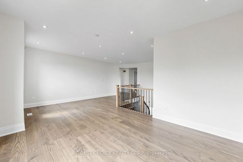 Photo 24 at 10 Ridgepoint Road, Kleinburg, Vaughan