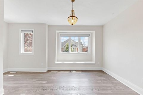 Photo 37 at 10 Ridgepoint Road, Kleinburg, Vaughan