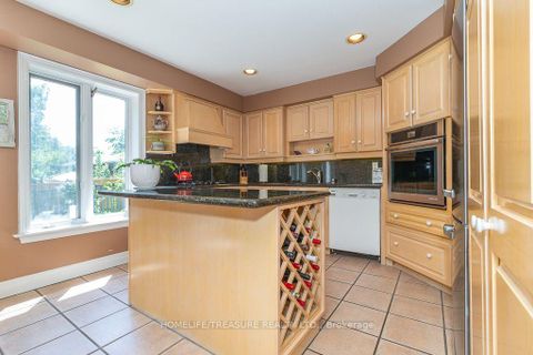Photo 10 at 39 Yorkleigh Avenue, Humber Heights, Toronto