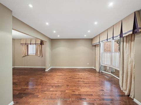 Photo 6 at 19 Jessica Gardens, Yorkhill, Vaughan