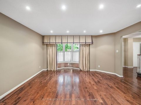 Photo 7 at 19 Jessica Gardens, Yorkhill, Vaughan