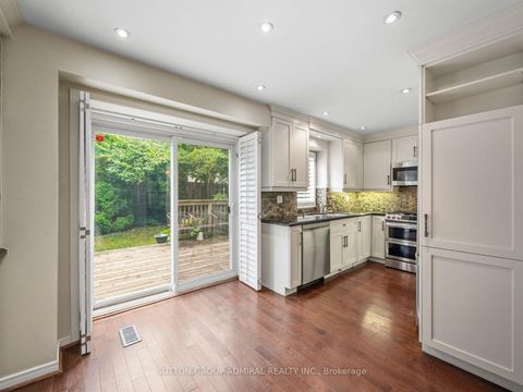 Photo 11 at 19 Jessica Gardens, Yorkhill, Vaughan