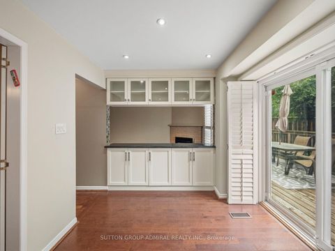 Photo 13 at 19 Jessica Gardens, Yorkhill, Vaughan