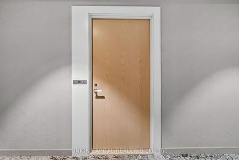 Photo 1 at 909 - 138 Downes Street, Waterfront Communities C8, Toronto