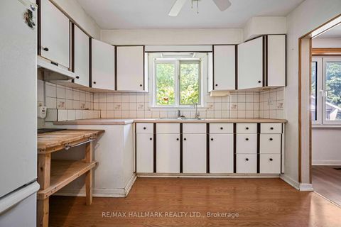 Photo 10 at 4 Crestview Road, Nobleton, King